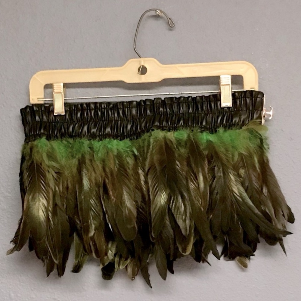 Costume accessory, feather belt
